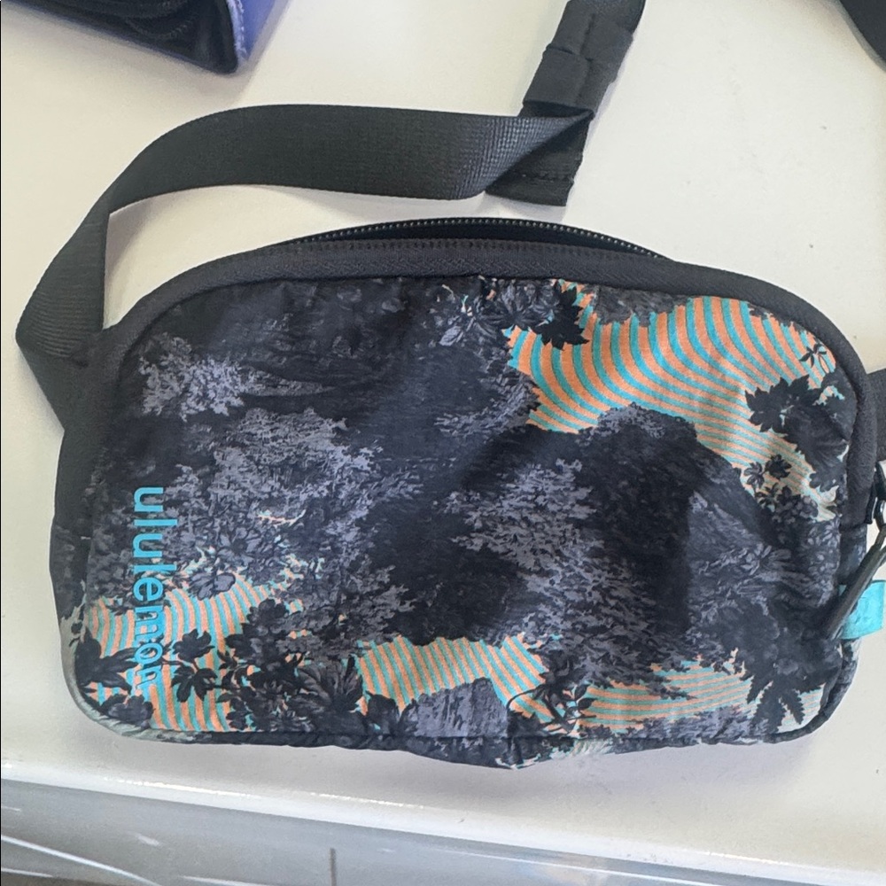 lululemon everywhere MINI belt bag